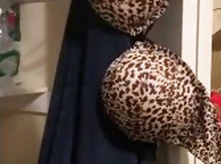 sneak in her room and cum on leopard bra