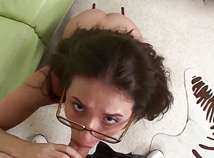 lunettes, chatte-pussy, babes, fellation, point-de-vue, sur-le-visage, rasé, brunette, sucer