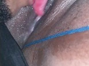 Clítoris, Orgasmo, Coño (Pussy), Amateur, Negra (Ebony), Negra, Regordeta, Bajo la falda, Bragas, Africano