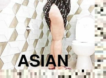 ?????? ?? ?????? ??????? ,Asian sexy girl  pissing  in bathroom.....................................