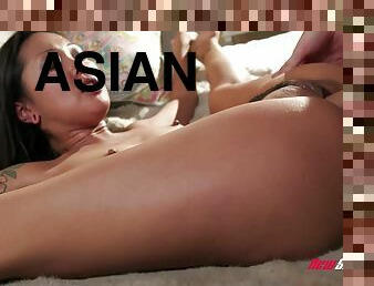 asiatique, ejaculation-sur-le-corps, pornstar, fellation-profonde, sur-le-visage, brunette