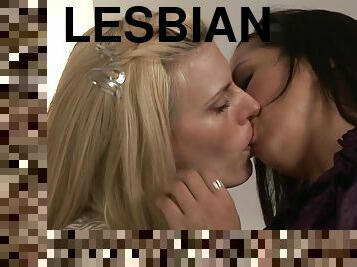 teta-grande, cona-pussy, lésbicas, beijando, loira, perfurado