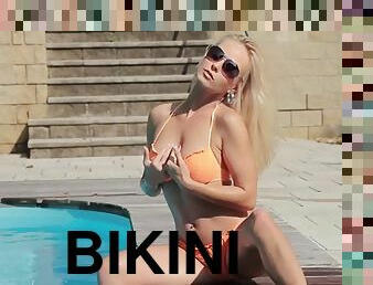 blond, pool, solo, bikini, drillende