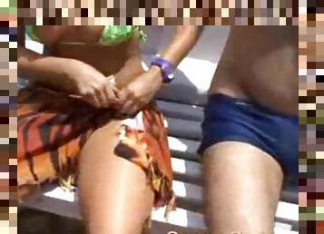 Sexo no passeio de barco com casais e homens solteiros