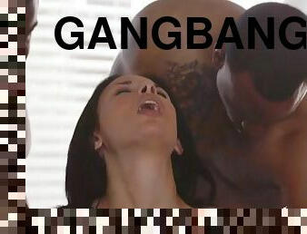 Her ir gangbang