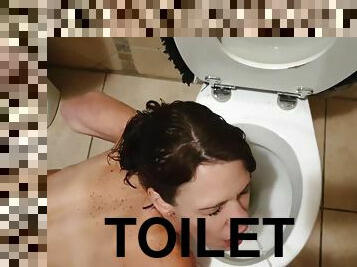 pisser, ados, salope, jeune-18, toilette, fétiche