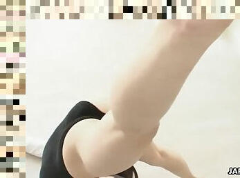 Japanese gymnast haruna is doing sick splits in masturbation solo