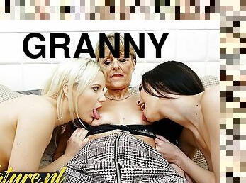 grand-mère, masturbation, vieux, orgasme, chatte-pussy, maigre, mature, granny, lesbienne, ados