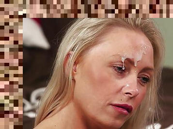 Perverted MILF Kelly Myers gets huge facial