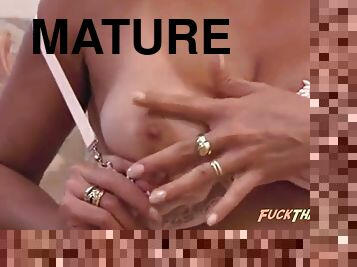 Horny mature babe using dildo on webcam