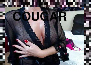 Sexy cougar slut masturbation on camshow