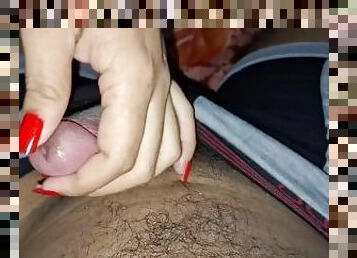 mastubasi, amatir, ibu, handjob-seks-dengan-tangan-wanita-pada-penis-laki-laki, pijat, sudut-pandang, ibu-mother, dominasi-perempuan-dalam-sex