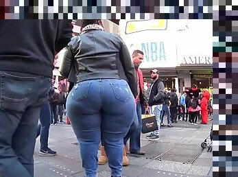 Huge Booty Candid BBW !!!