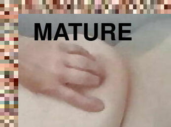 baignade, gros-nichons, masturbation, mamelons, mature, milf, belle-femme-ronde, joufflue, doigtage, européenne
