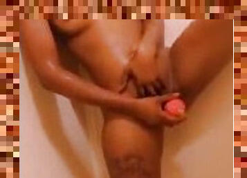 bañando, masturbación, amateur, negra-ebony, adolescente, negra, pequeñita, ducha, a-solas, tetitas