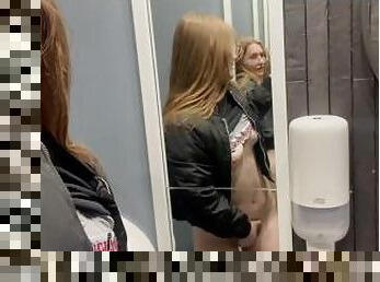 cul, masturbation, public, amateur, babes, ados, branlette, toilette, belle, bout-a-bout