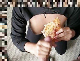 Sexy MILF Offers Blowjob as Payment To Pizza Delivery Guy