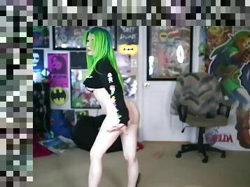 Amateur teen camgirl with green hair on webcam