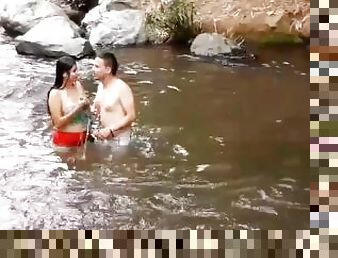 ????YULIETH GOMEZ EN EL RIO DE DAPA DE COLOMBIA ????