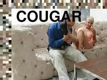 Lexy Cougar: Everything looks great on--and in--Lexy