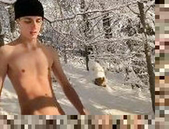 Sexy Guy enjoys Masturbating in the Snow