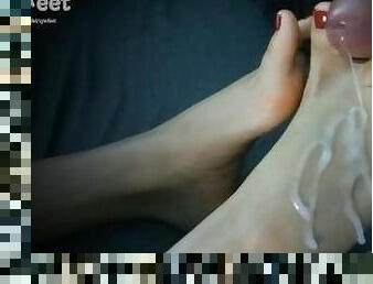 asiatique, masturbation, ejaculation-sur-le-corps, latina, pieds, point-de-vue, ejaculation, fétiche, branlette-avec-les-pieds, femme-dominatrice