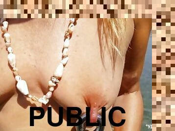 tetas-grandes, enorme, pezones, público, playa, con-piercings, fetichista