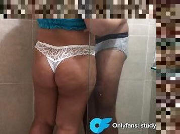 bañando, cuatro-patas, orgasmo, bragas, corrida, prieto, mona, ducha, sexo-con-ropa, húmedo