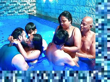 مؤخرة, كبيرة-الثدي, تحول-جنسي, هندي, جنس-في-مجموعة, حمام-سباحة, سمراء