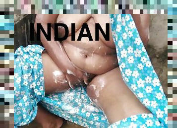 Desi Indian Milf Show Her Amazing Big Boobs And Pussy While She Bathing