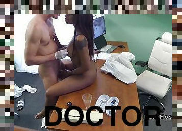 Doctor with hard dick bangs ebony patient