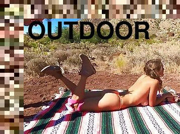 Hiking In Thongs in the Las Vegas Mountains Outdoor Sex - Pussy licking
