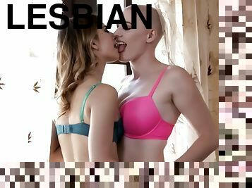 payudara-besar, lesbian-lesbian, gambarvideo-porno-secara-eksplisit-dan-intens, berciuman, bersetubuh, berambut-cokelat