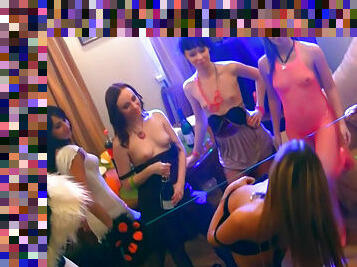 pesta, rusia, blowjob-seks-dengan-mengisap-penis, remaja, gambarvideo-porno-secara-eksplisit-dan-intens, seks-grup, pelacur-slut, akademi, berambut-cokelat, hak-tinggi