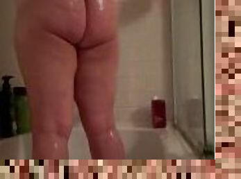 Chubby thicc bbw showering