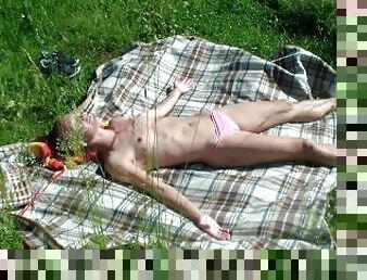 Sexual surprises during sunbathing - part 1