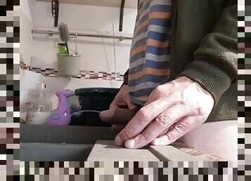 masturbation, pisser, amateur, ejaculation-sur-le-corps, gay, branlette, secousses, cuisine, fétiche, solo