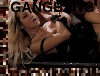 anal, gangbang, sexo-en-grupo, medias, rubia, tatuaje