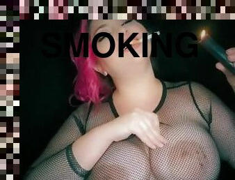 veľké-prsia, zlatíčka, bbw, rybia-sieť, fetišistické, sólo, fajčenie-smoking
