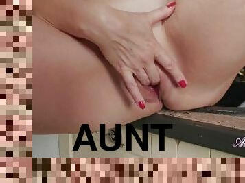 masturbation, amateur, mature, milf, maman, bas, cuisine, tante, blonde, lingerie