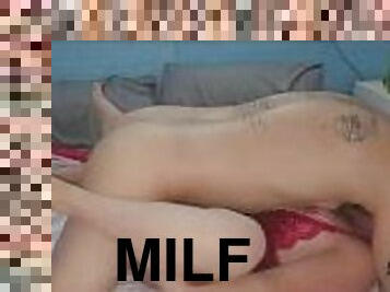 Milf española follada por un buen macho le encanta que se la meta hasta el fondo para correrse