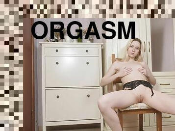 orgasmo, cona-pussy, russo, meias, loira, belíssimo, sozinho, tetas-pequenas