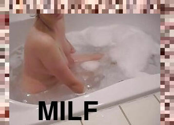 baignade, gros-nichons, poilue, masturbation, amateur, milf, maman, pute, mère, seins