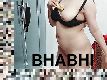 Rabia Bhabhi striptease home alone. Teasing her boyfriend with a banana, moaning and talking about sex in Hindi