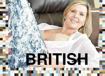 Hot British Milf Masturbating On The Couch - MatureNL