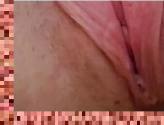 Sloppysuzzy upclose pissing