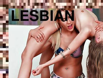 להשפריץ, לסבית-lesbian, אמא-שאני-רוצה-לזיין, בלונדיני, השפלה, שחרחורת, קעקוע