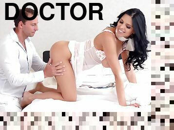 Doctor Cured Busty Patient With Pussy Licking & Fucking Treatment - Kira Queen