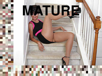 Naughty American Lady Masturbating On The Stairs - MatureNL