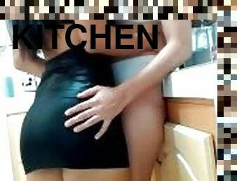 My stepbrother's girlfriend is in the kitchen, I seduce her, I like her, I touch her and I eat her d